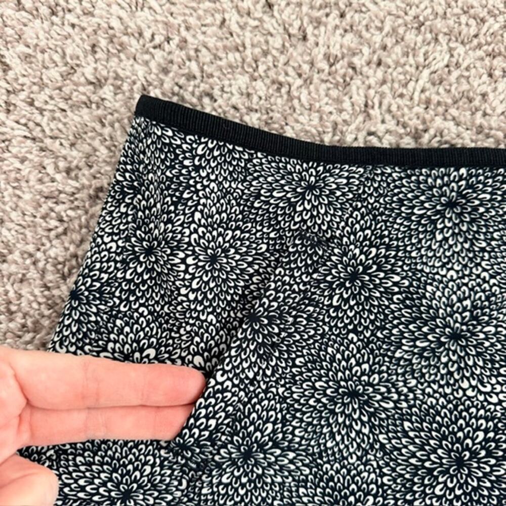 Lululemon Get It In Skirt Plush Petal Unlined Black White Floral Print Women 10 - Picture 5 of 9